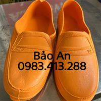 Bảng Giá Giày Nhựa Công Nhân Mới Nhất 2025 – Mua Ở Đâu Uy Tín?