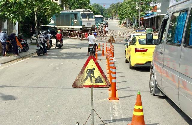 Ý nghĩa báo hiệu của cọc tiêu, rào chắn